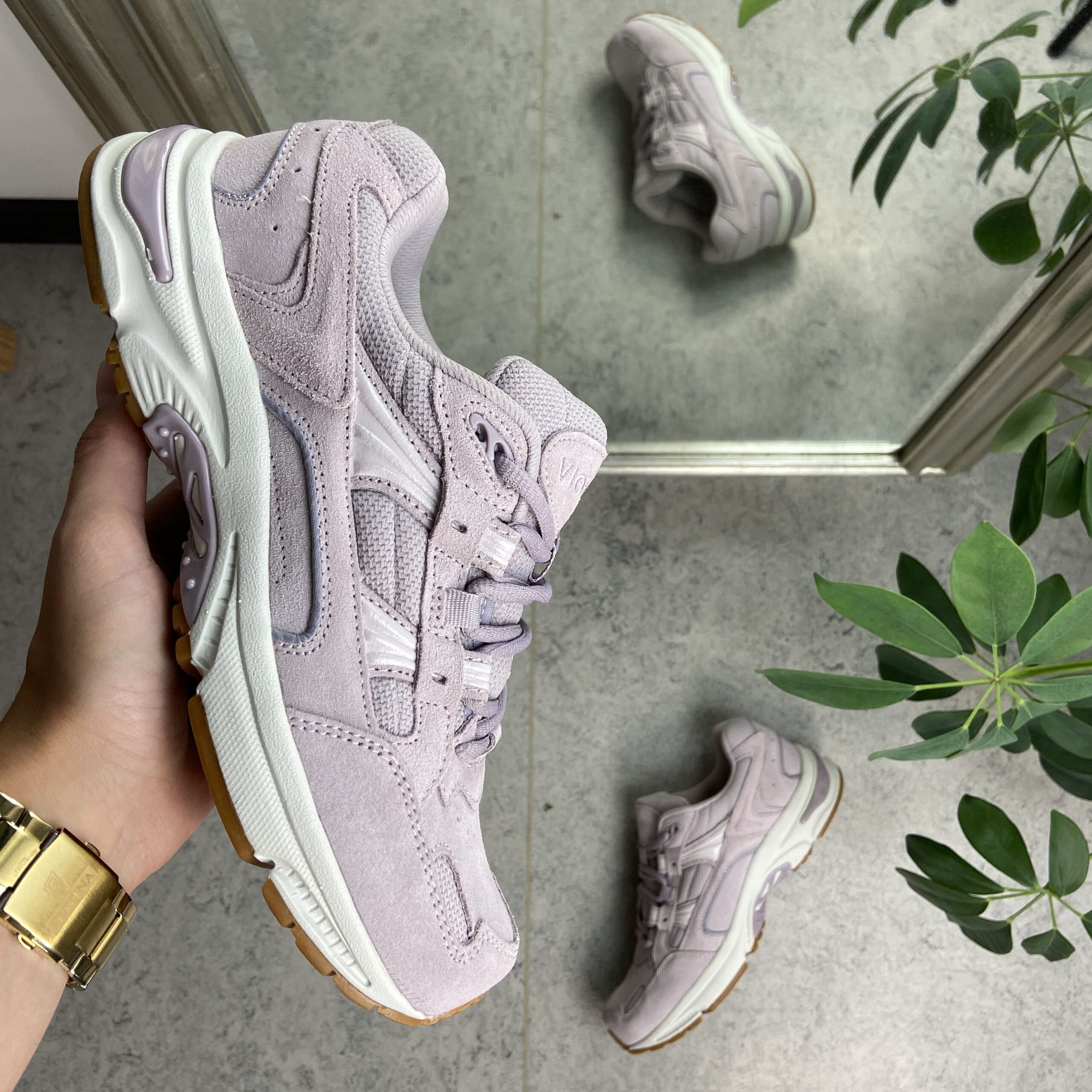 Rosa Vionic sko med god bredde og ekstra svangstøtte