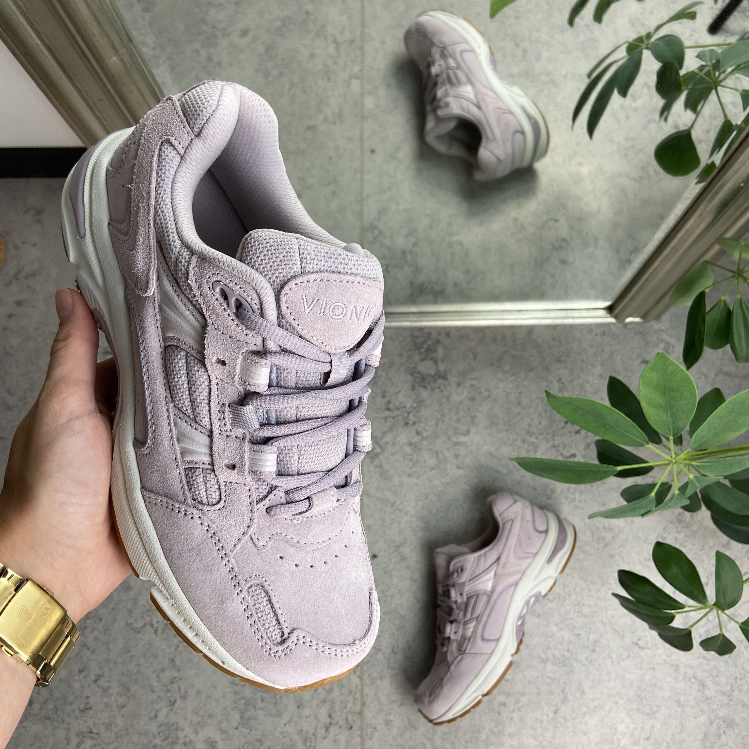 Rosa Vionic sko med god bredde og ekstra svangstøtte