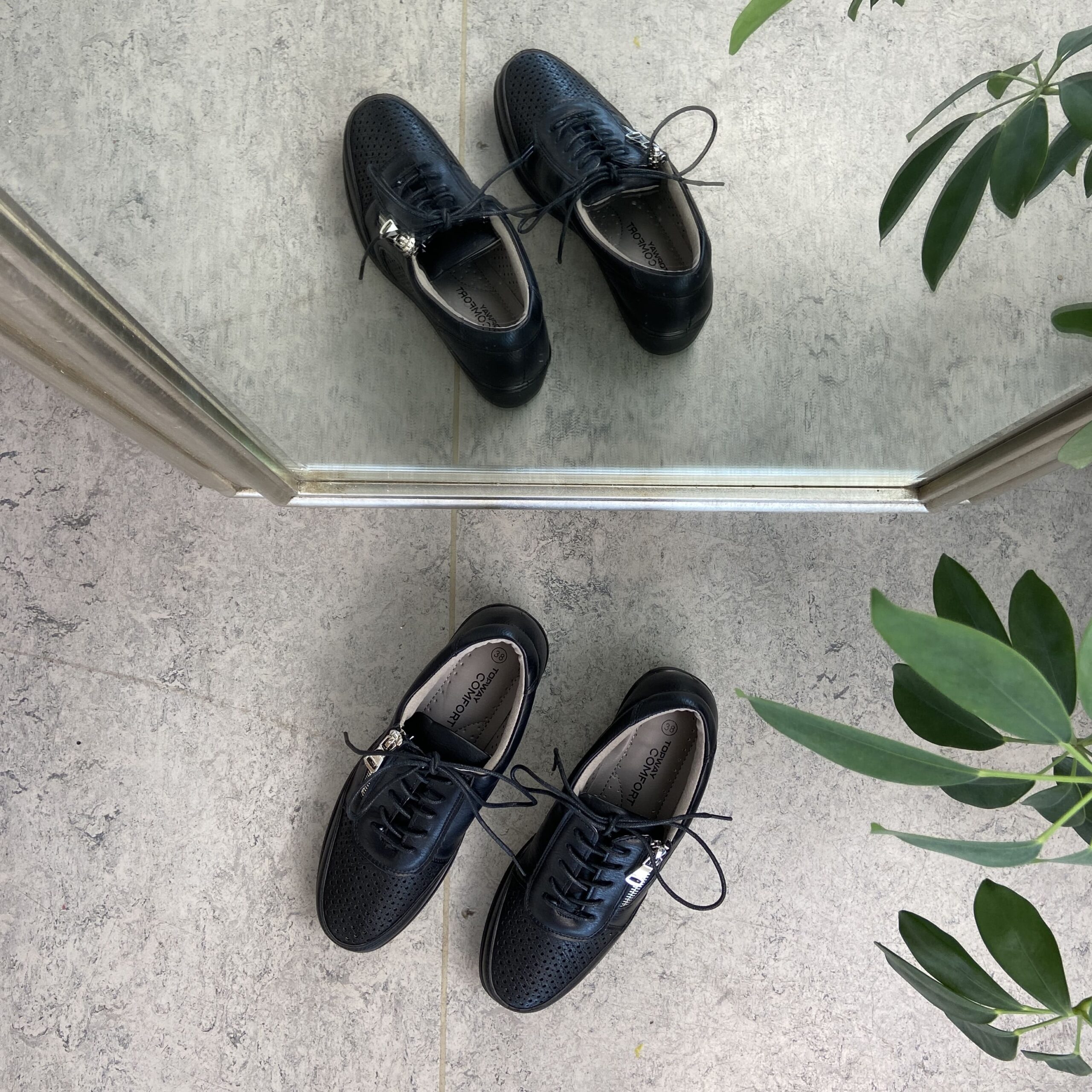 Luftig sko med både snøring og glidelås