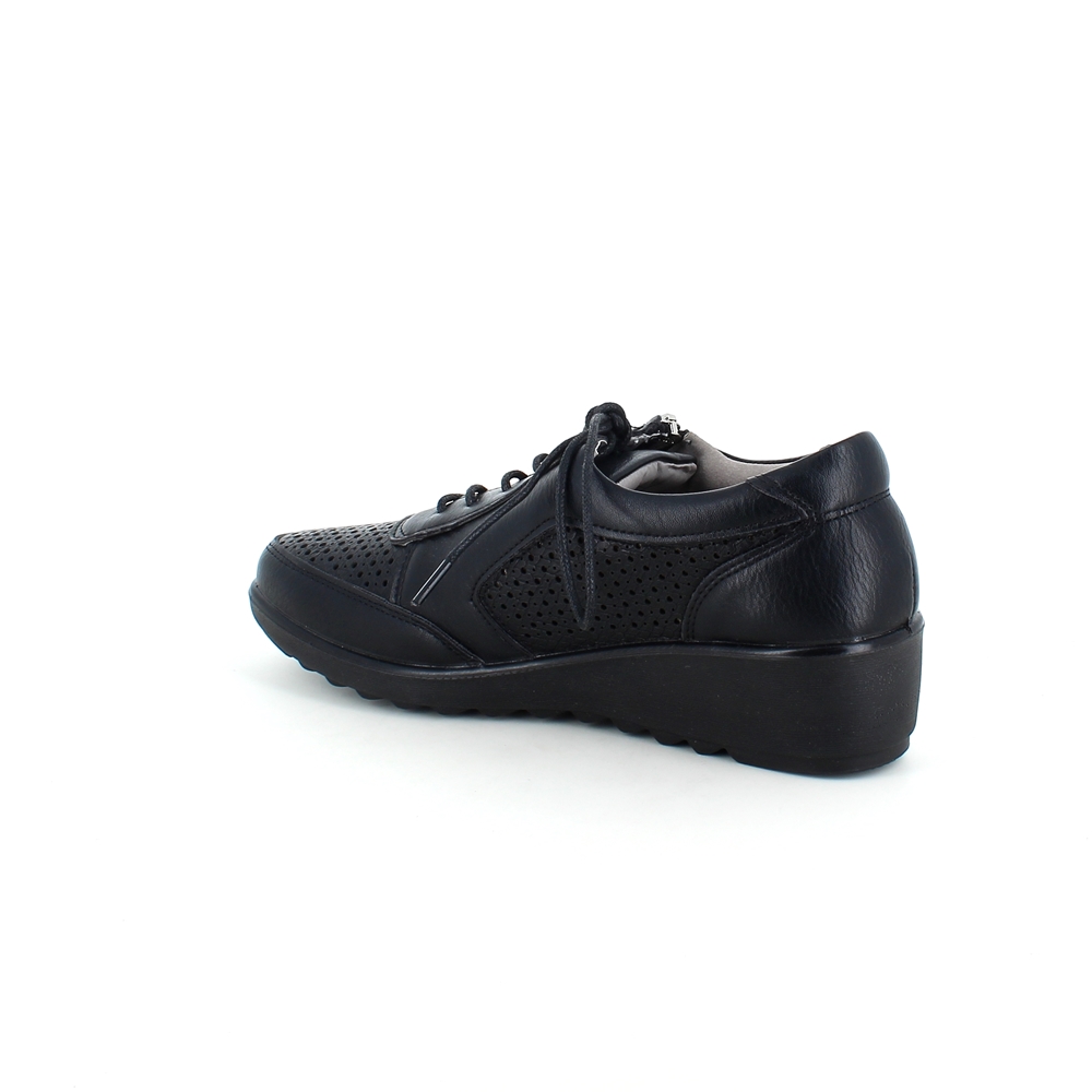 Luftig sko med både snøring og glidelås