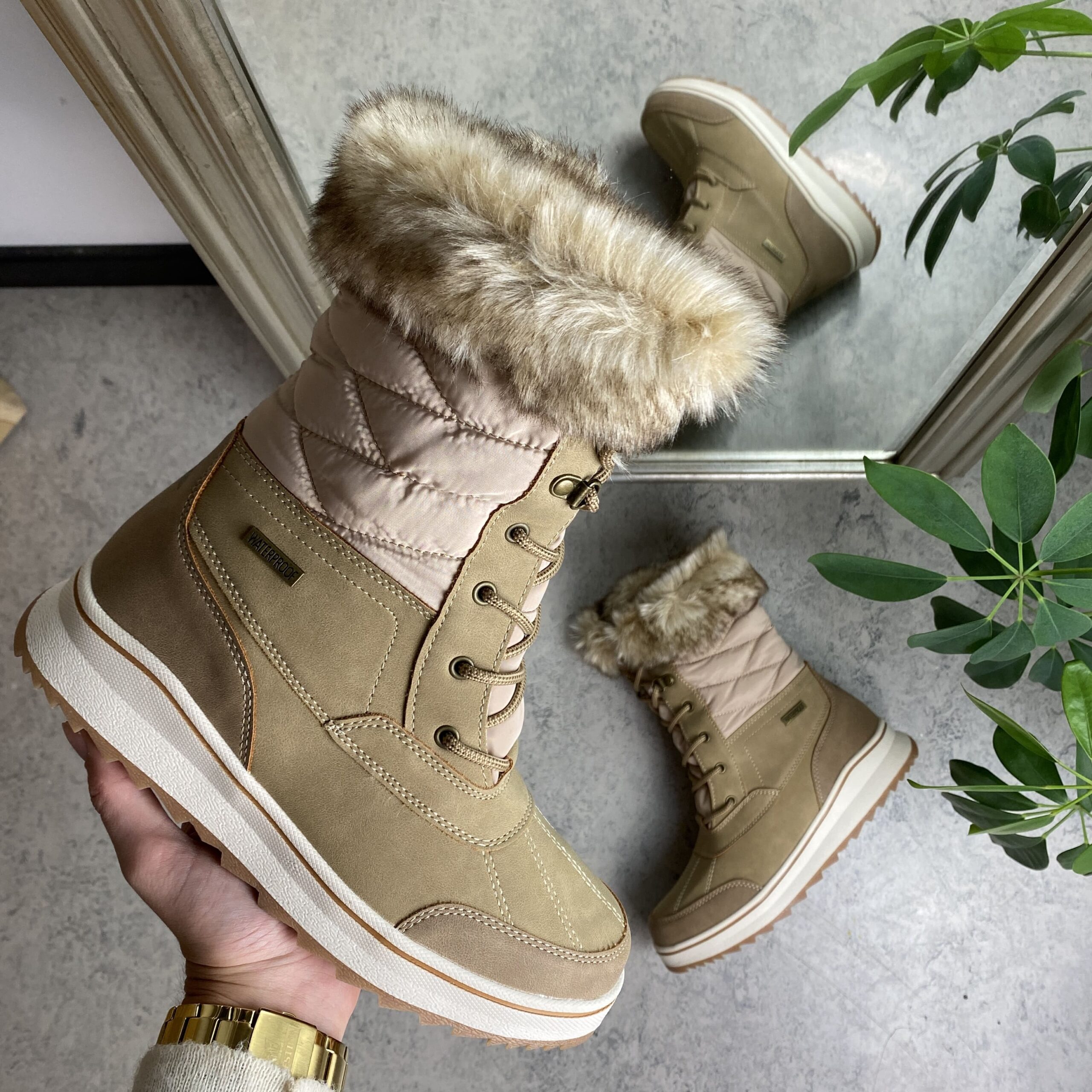 Brun vandtæt vinterstøvle fra Mols med pels kant