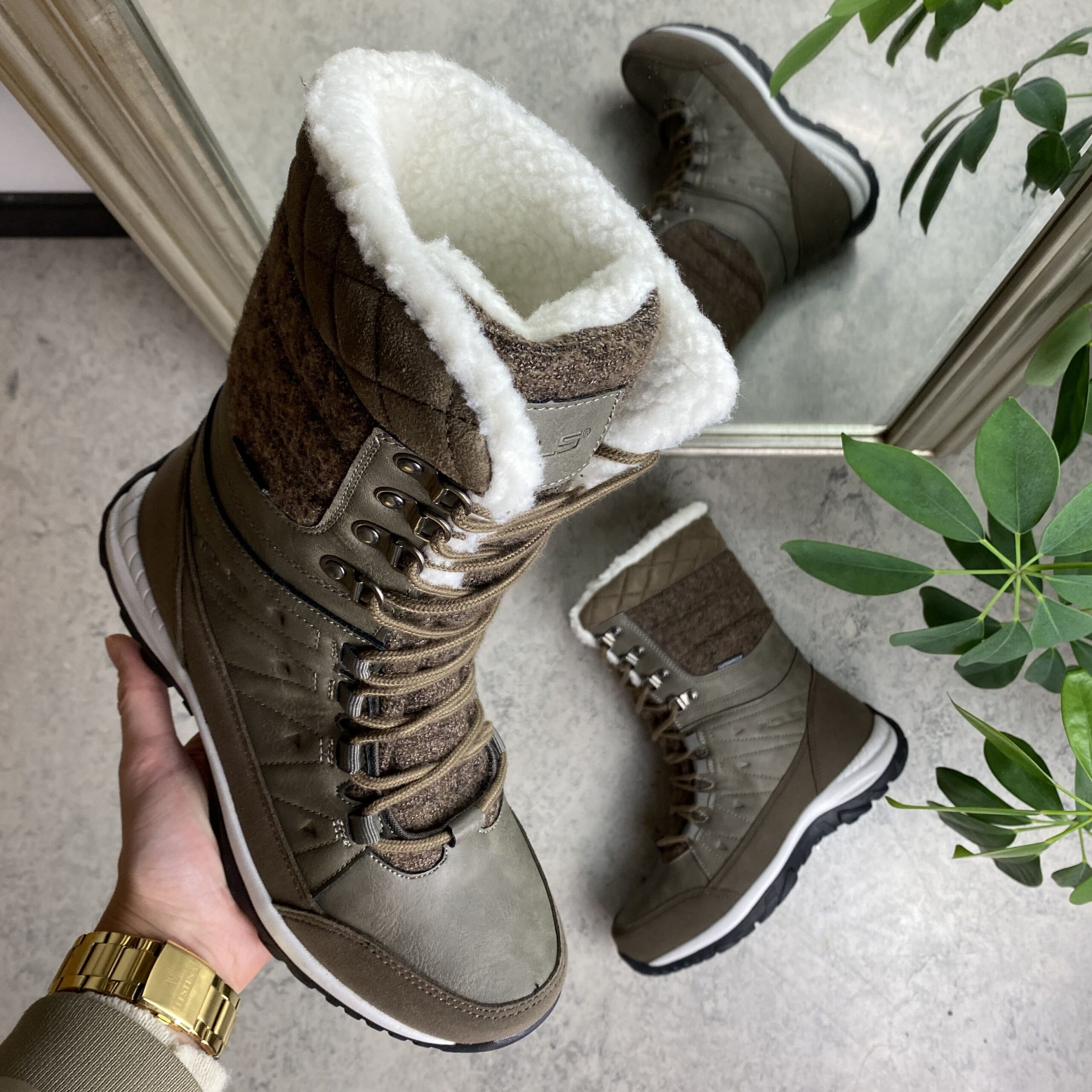 Brun vanntett vinterstøvel fra Mols med lekre hvite detaljer