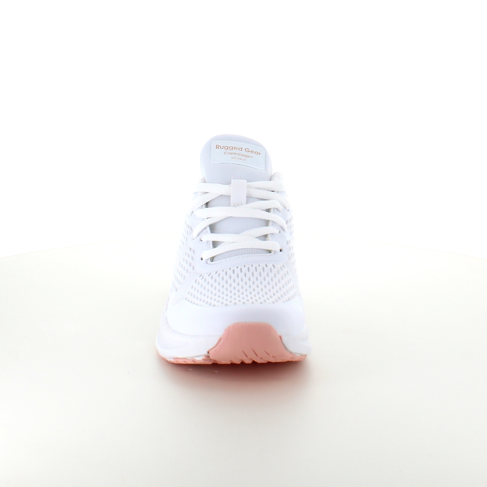 Lett hvit sko med pustende overdel og støtdemping