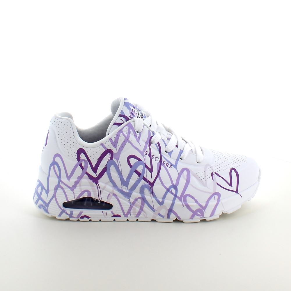 Lilla fargede hjertesko fra Skechers