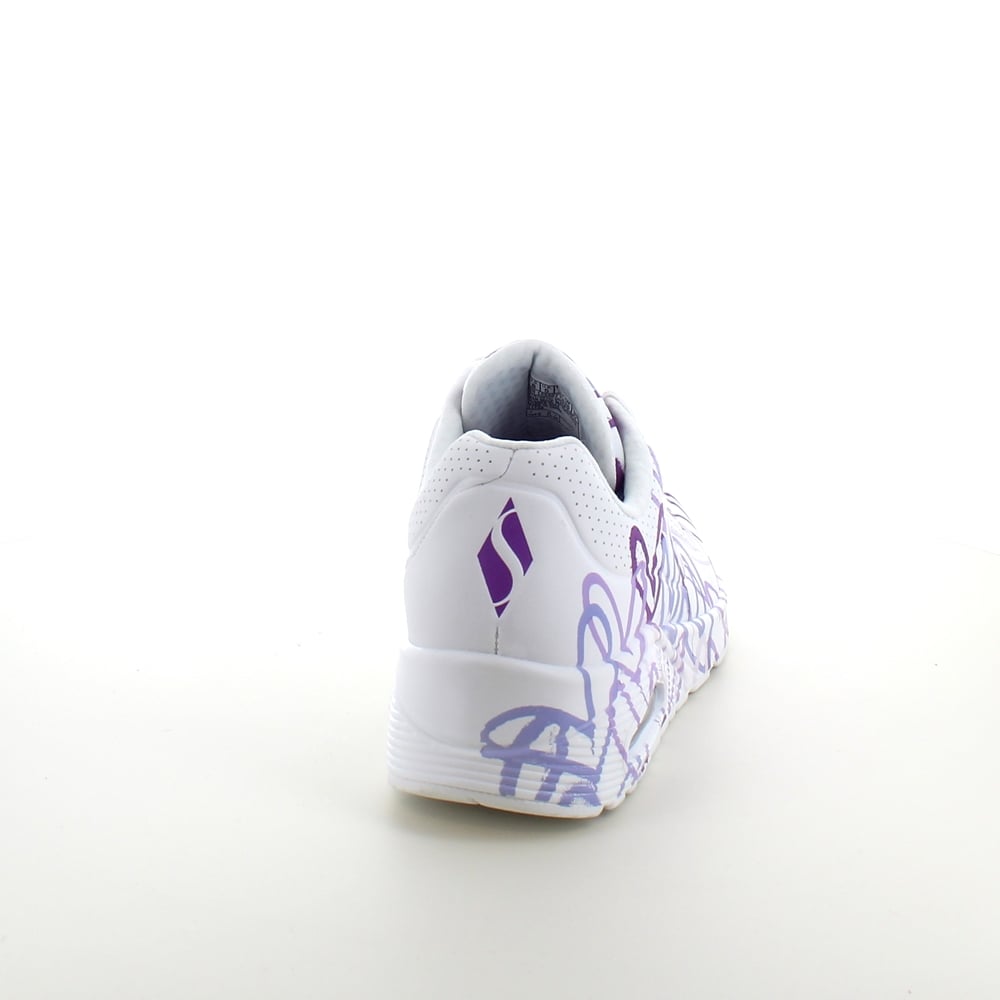 Lilla fargede hjertesko fra Skechers