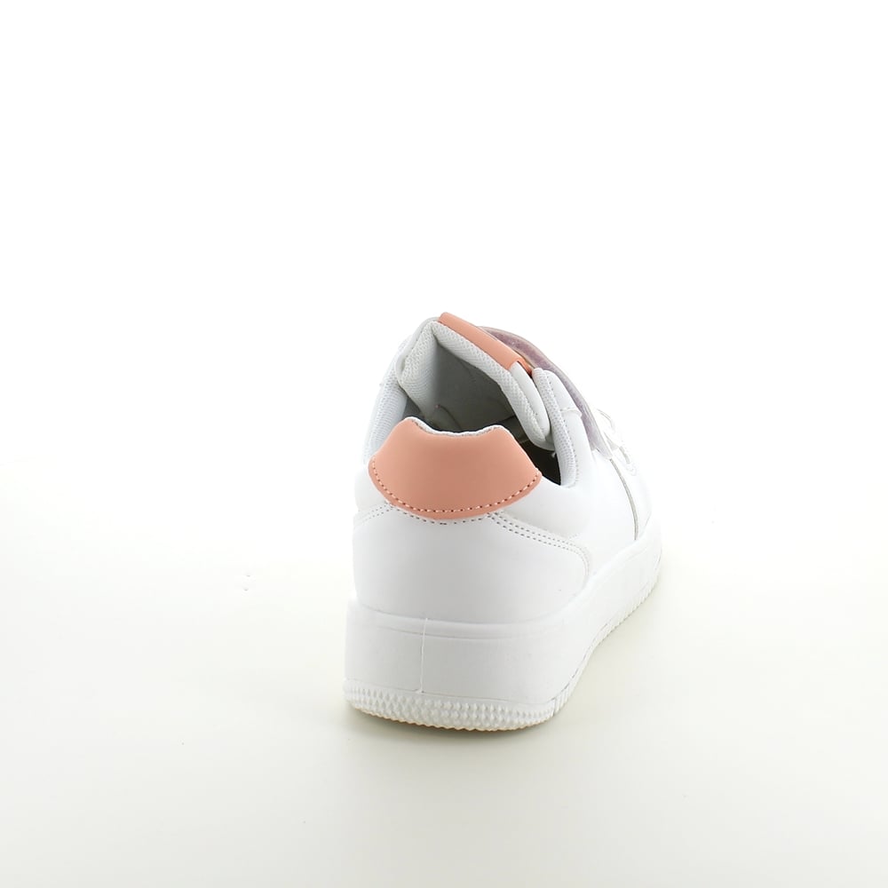 Hvit sko med borrelås og ekstra støtdemping i hælen