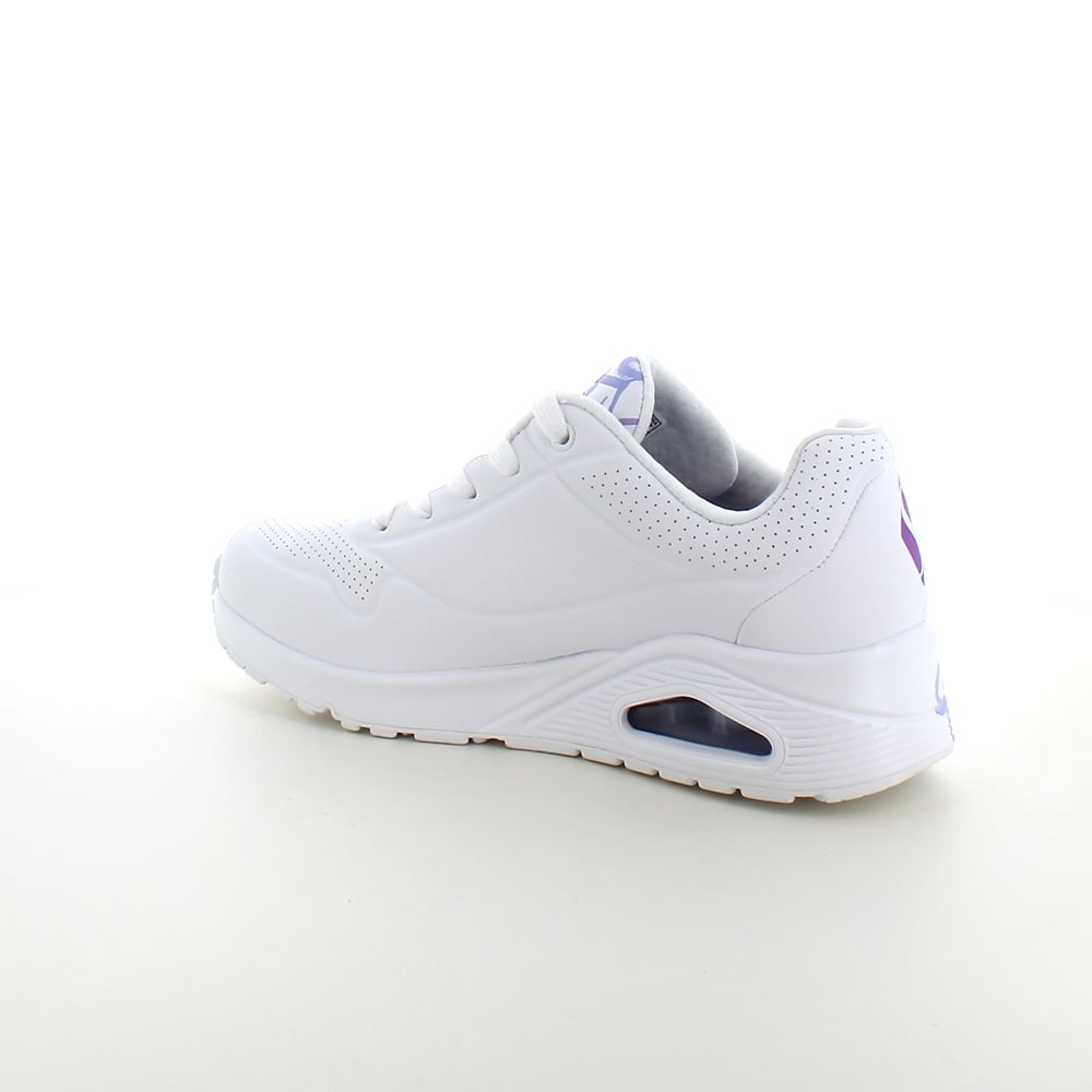 Lilla fargede hjertesko fra Skechers