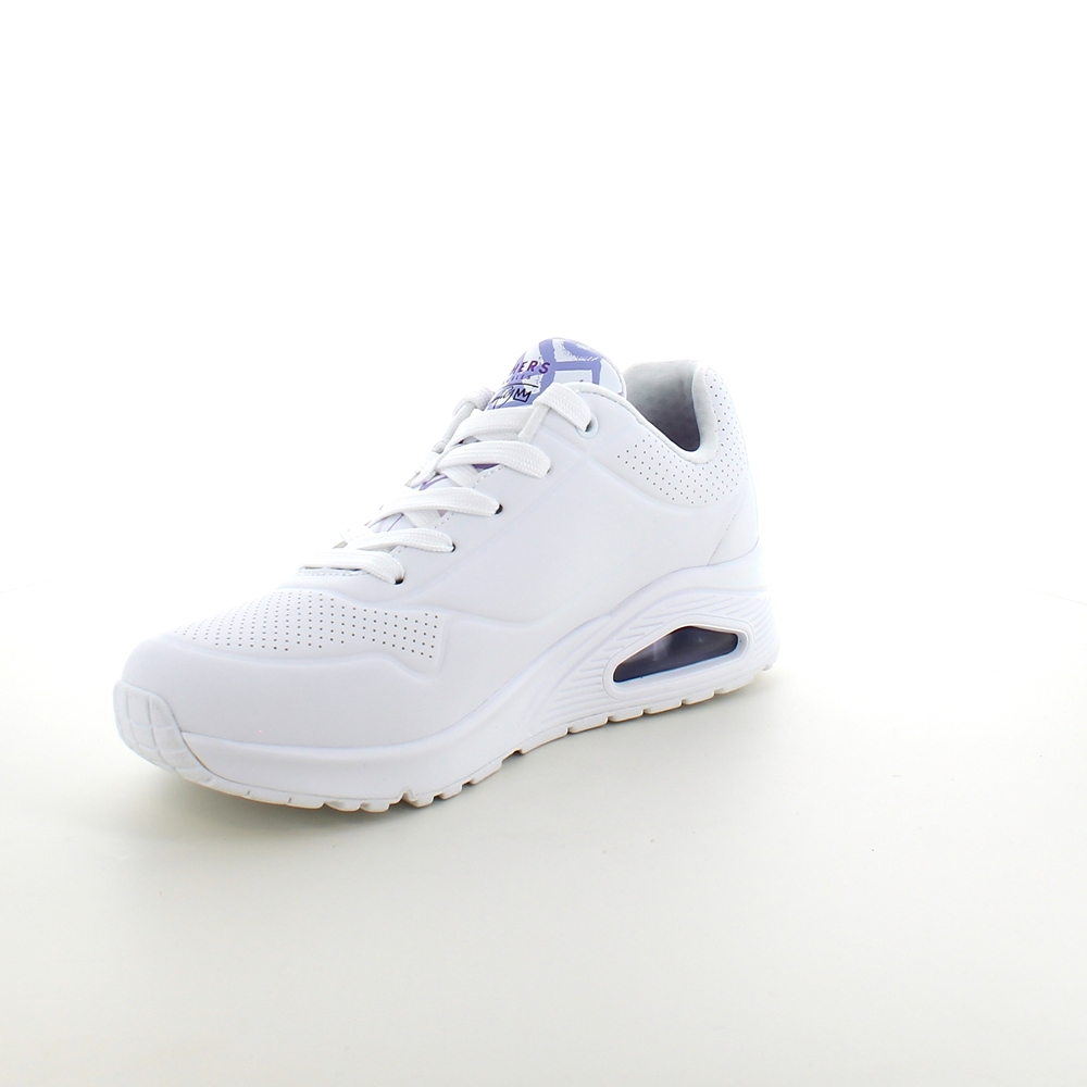 Lilla fargede hjertesko fra Skechers