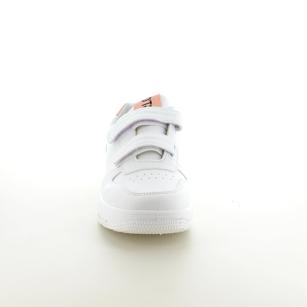 Hvit sko med borrelås og ekstra støtdemping i hælen