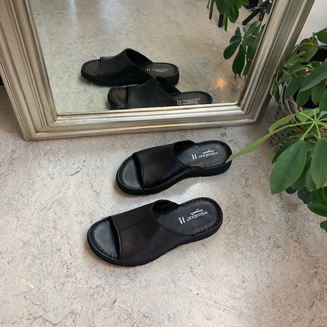 Elegant svart slip in i skinn fra Relaxshoe
