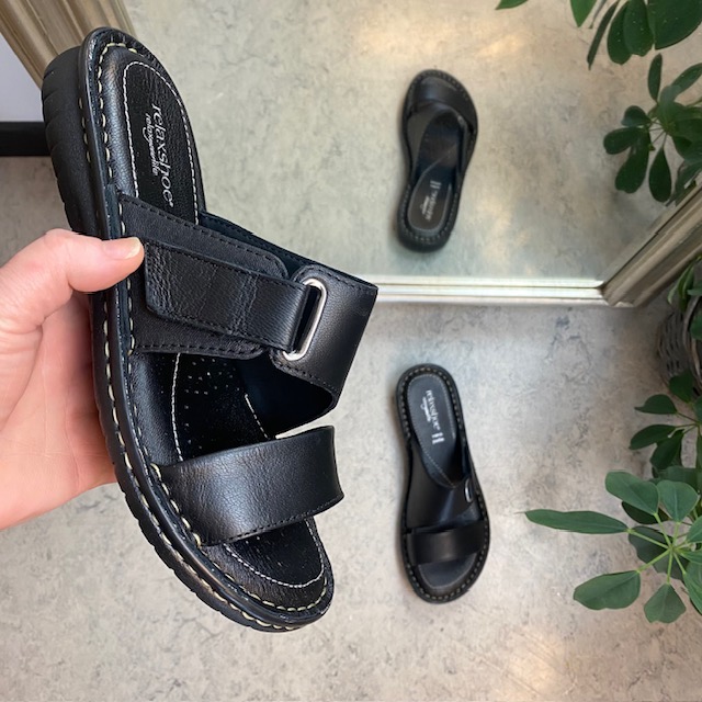 Svart skinn slip in med justerbar rem fra Relaxshoe