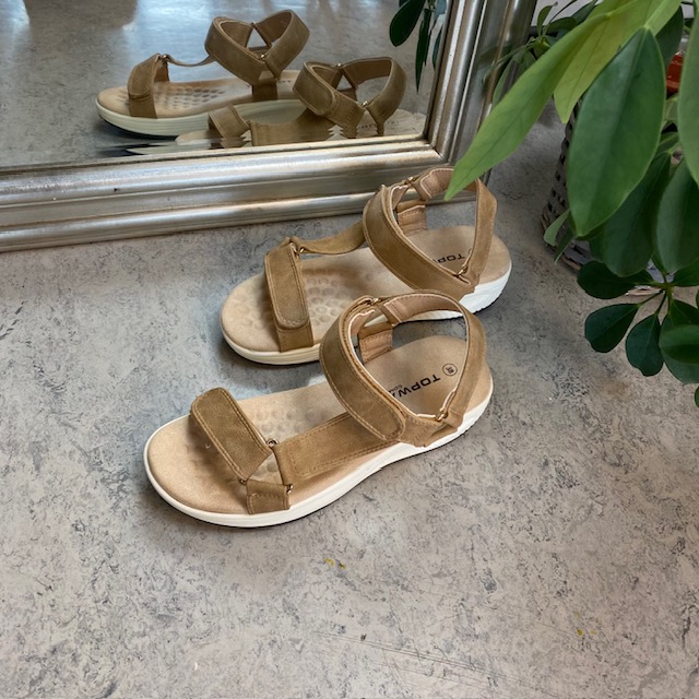 Brun sandal med god såle og støtte