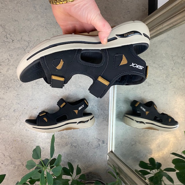 Arch Fit herre sandal fra Skechers med 3 borrelåsremmer