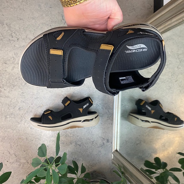 Arch Fit herre sandal fra Skechers med 3 borrelåsremmer