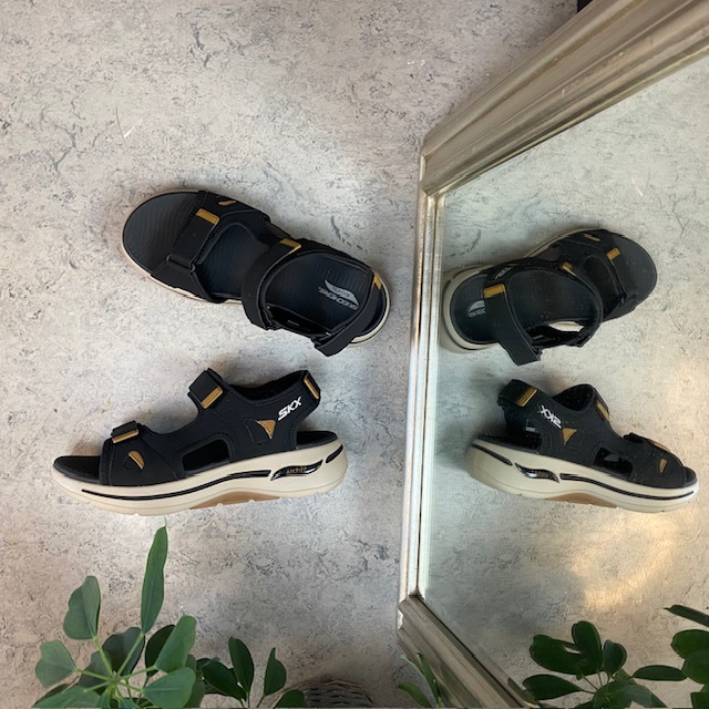 Arch Fit herre sandal fra Skechers med 3 borrelåsremmer