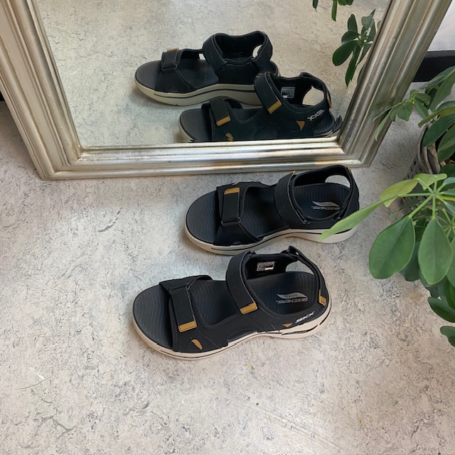 Arch Fit herre sandal fra Skechers med 3 borrelåsremmer