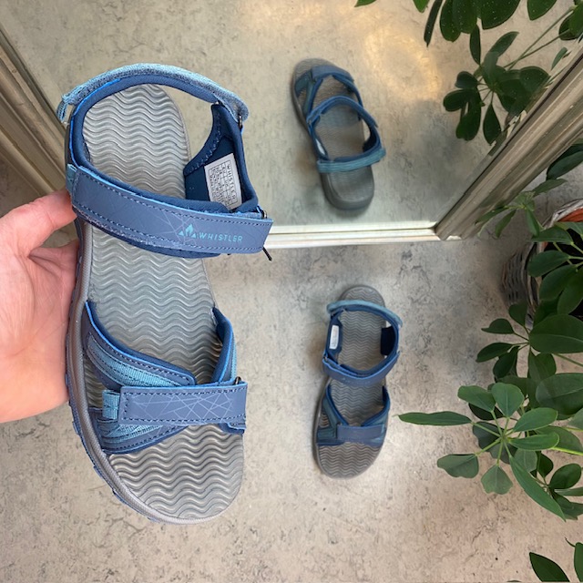 Lys blå sportssandal med 3 borrelåsremmer fra Whistler