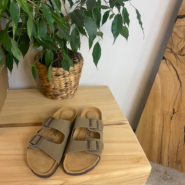 Oliven Cruz biosandal med brede stropper