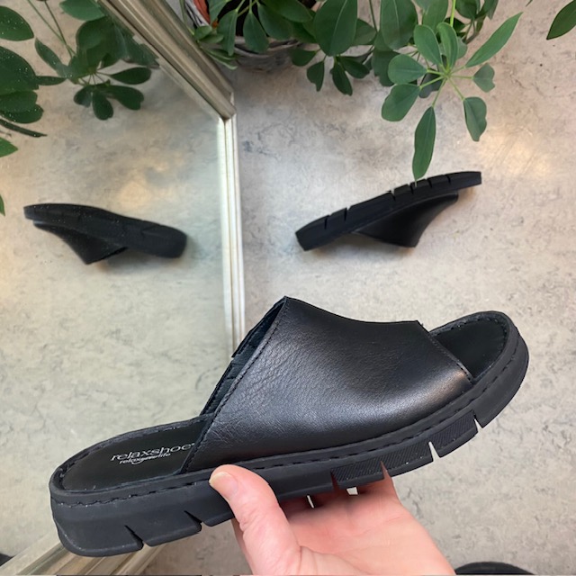 Elegant svart slip in i skinn fra Relaxshoe