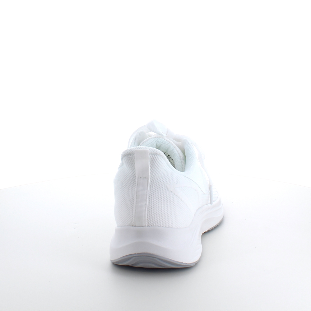 Hvit pustende sko fra Endurance med god støtdemping