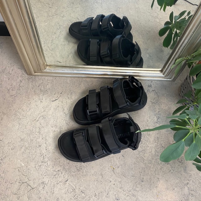 Svart sandal fra Gaitline med gangesåle