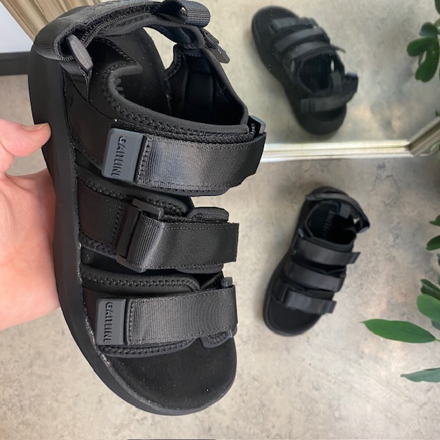 Svart sandal fra Gaitline med gangesåle