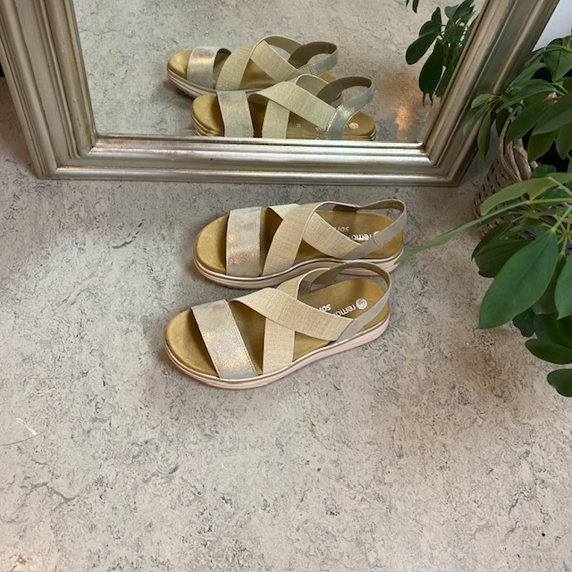 Sandal fra Remonte med elastiske remmer og uttakbar såle