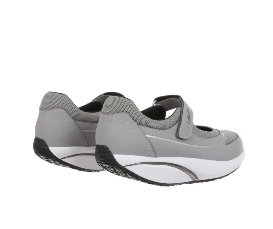 Grå lukket sandal fra MBT