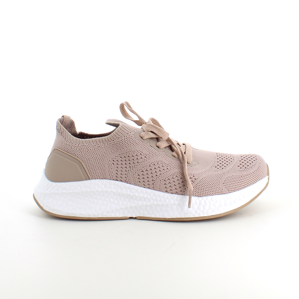 Sandfarget pustende slip on sko fra Endurance