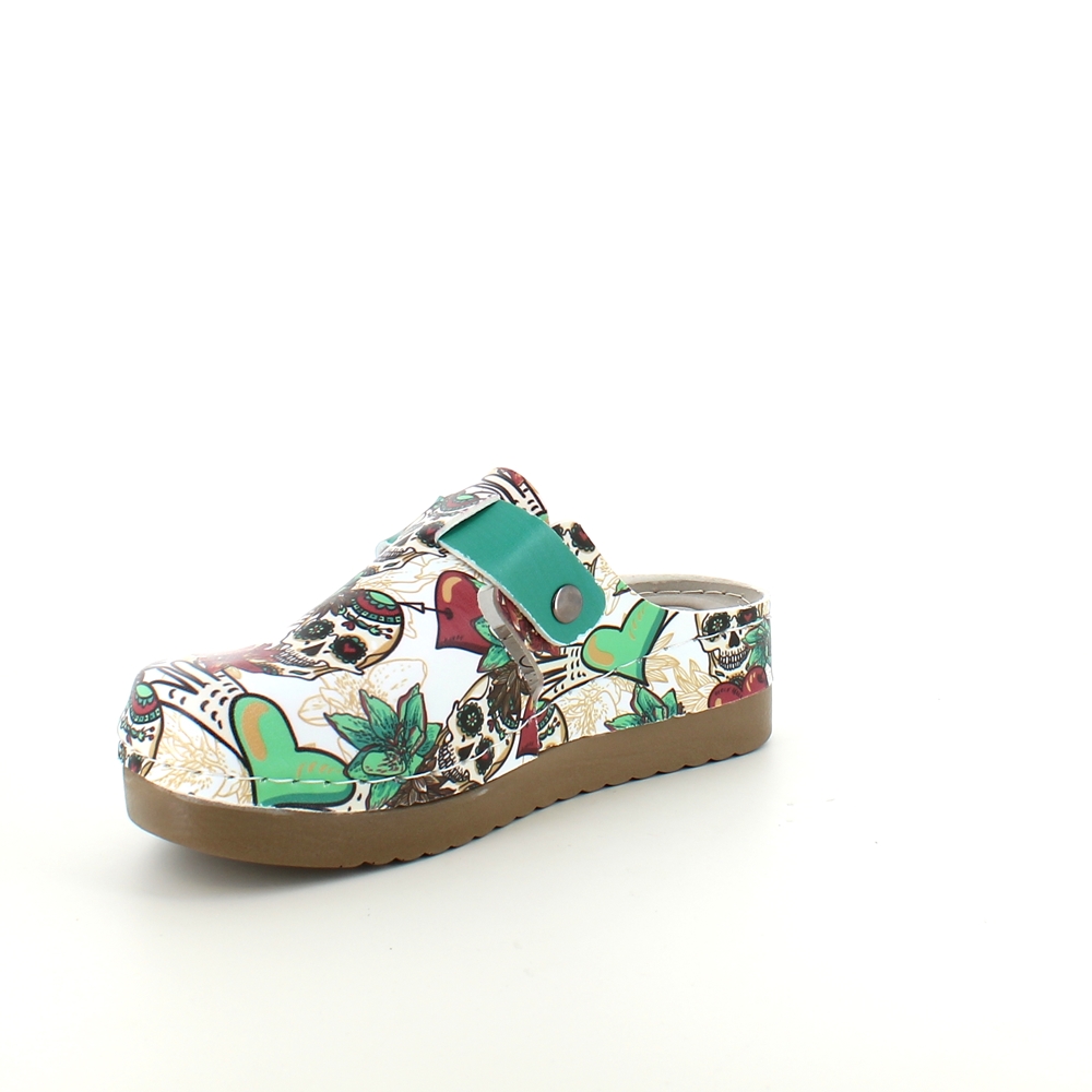 Tresko med trykk av hjerter og hodeskaller