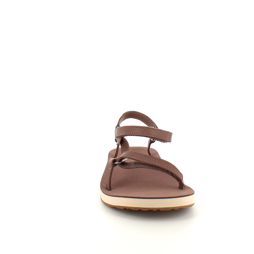 Teva sandal med lærremmer i minimalistisk design