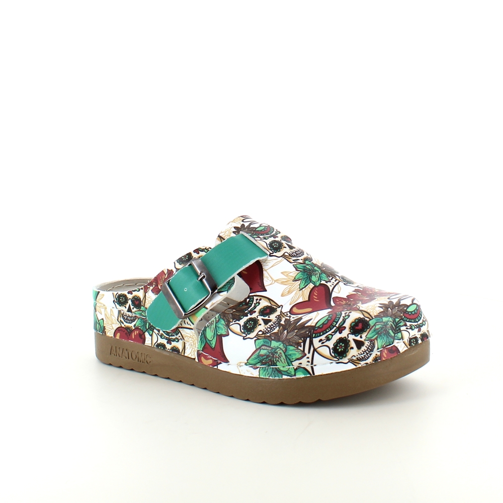 Tresko med trykk av hjerter og hodeskaller