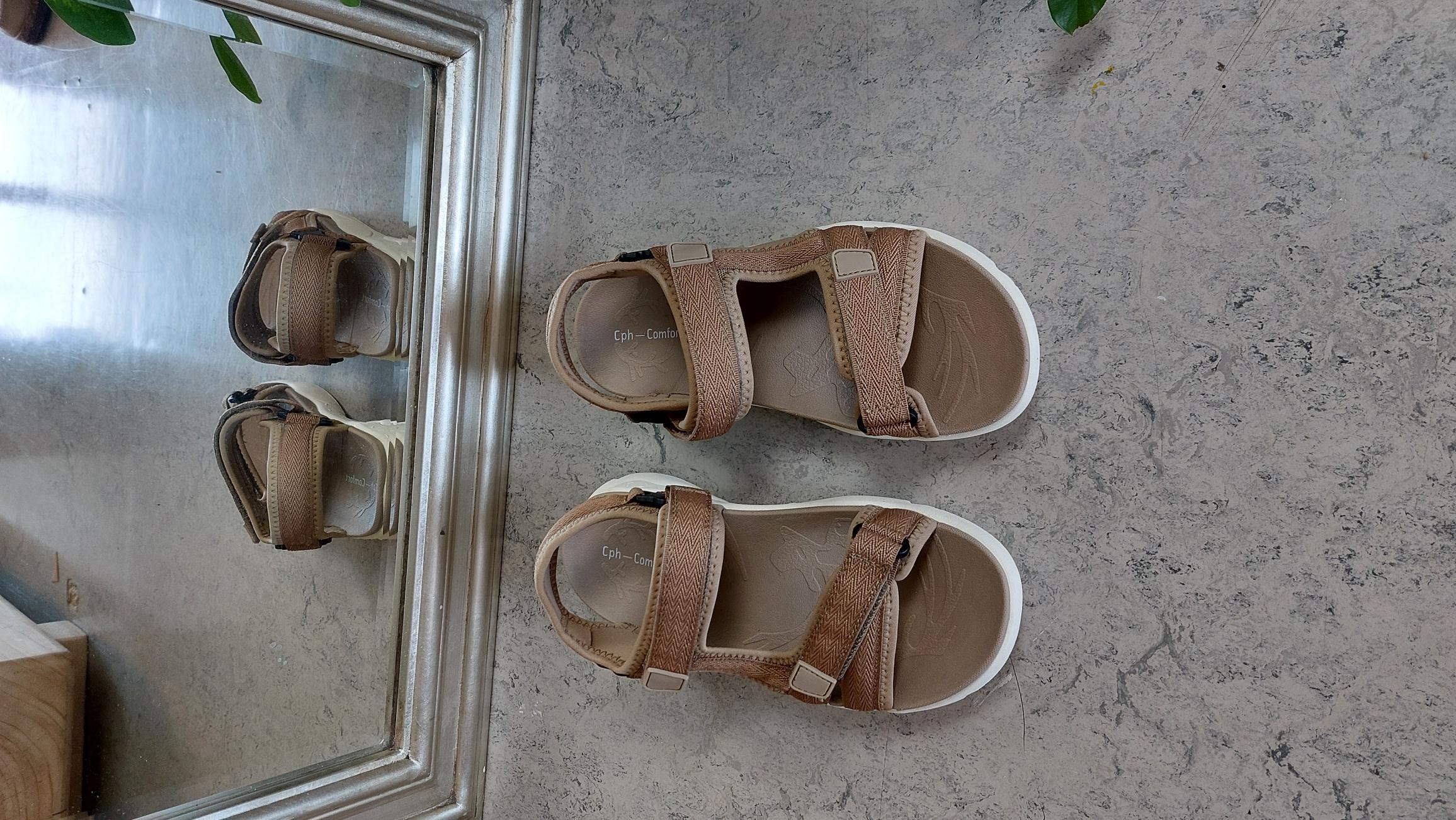 Brun vaskbar sandal med masser af stødabsorbering