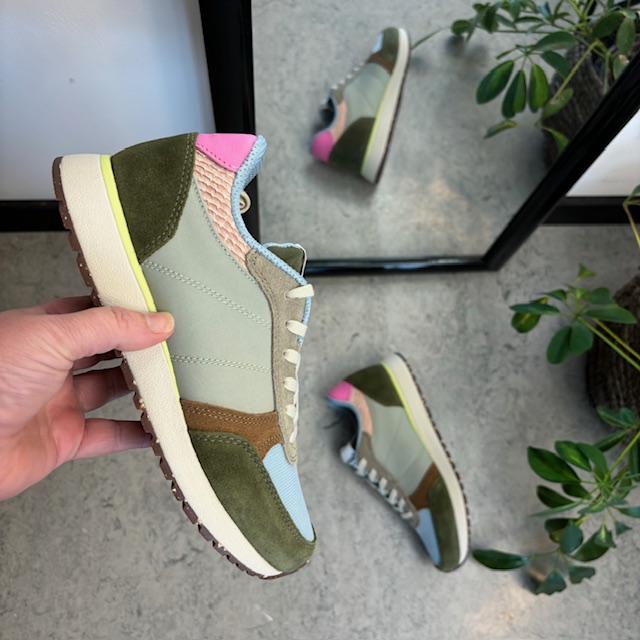 Flotte multifargede sko fra Woden med god svangstøtte