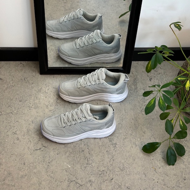 Grå pustende sko fra Endurance med god støtabsorbering