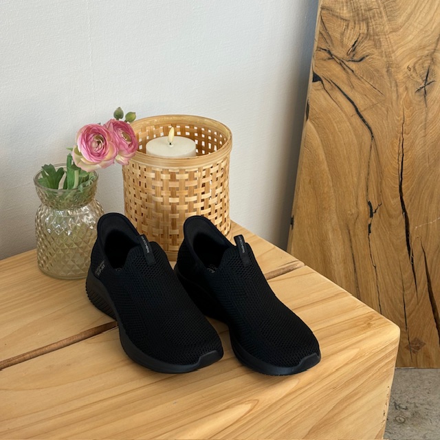 Sort Slip-ins fra Skechers med strikket ettergivende overdel