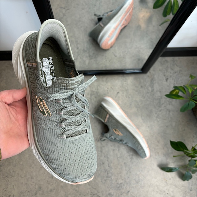 Skechers Slip-Ins med grønn strikket overdel som tilpasser seg dine føtter