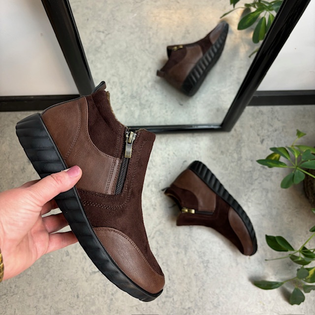 Kort brun støvel med dobbel glidelås