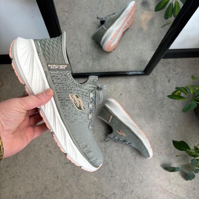 Skechers Slip-Ins med grønn strikket overdel som tilpasser seg dine føtter