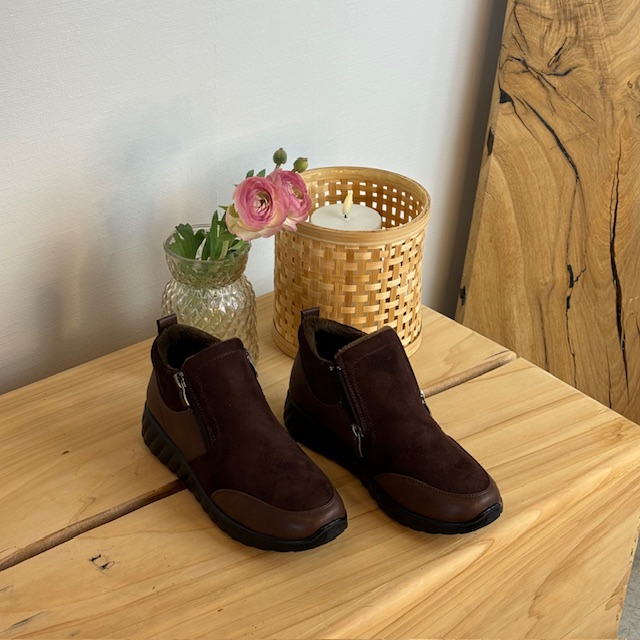 Kort brun støvel med dobbel glidelås