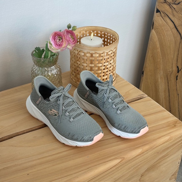 Skechers Slip-Ins med grønn strikket overdel som tilpasser seg dine føtter