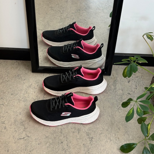 Skechers sko med pustende overdel og fremragende støtdemping