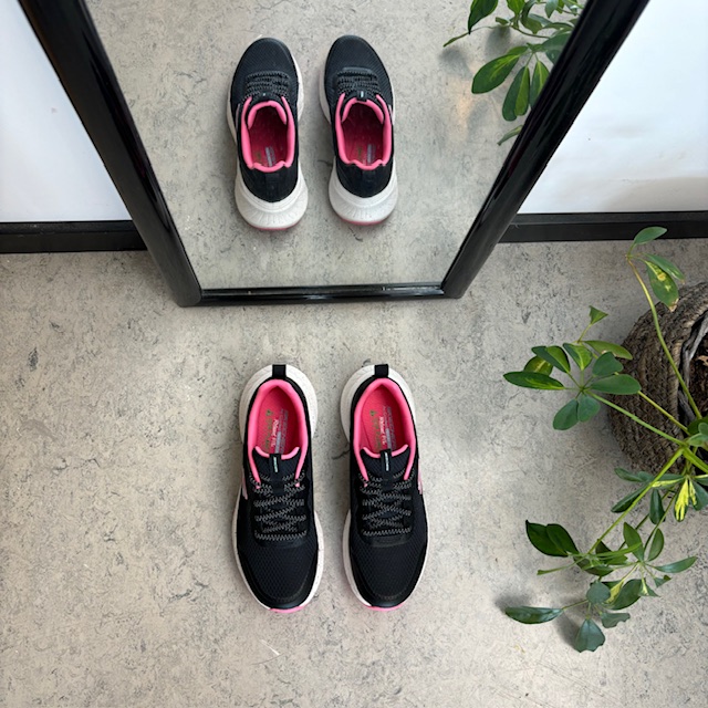 Skechers sko med pustende overdel og fremragende støtdemping