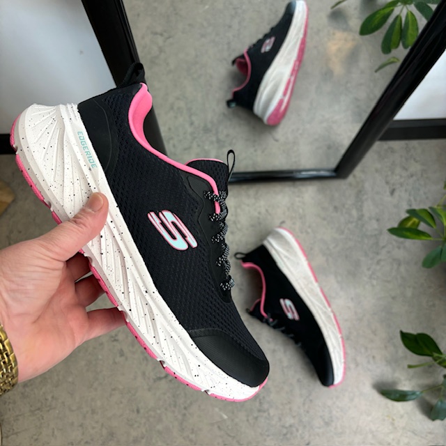 Skechers sko med pustende overdel og fremragende støtdemping