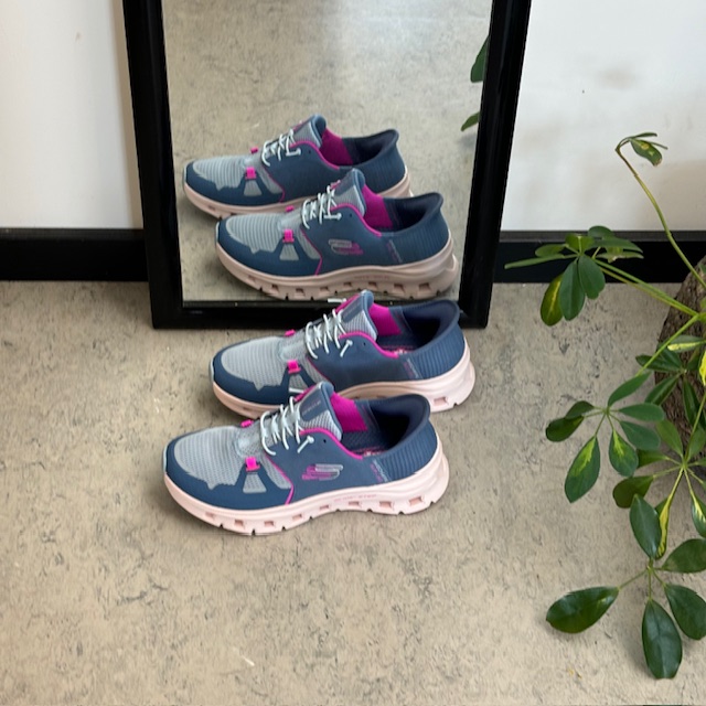 Skechers Step-In med elastisk snøring og fantastisk støtdemping