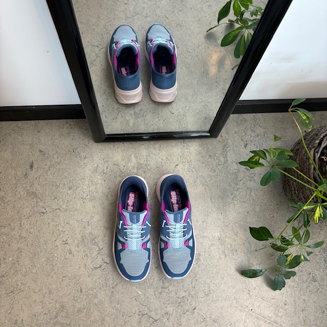 Skechers Step-In med elastisk snøring og fantastisk støtdemping