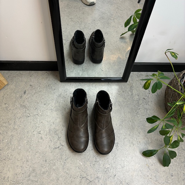 Mørkegrå lettvektsstøvel med lett fôr