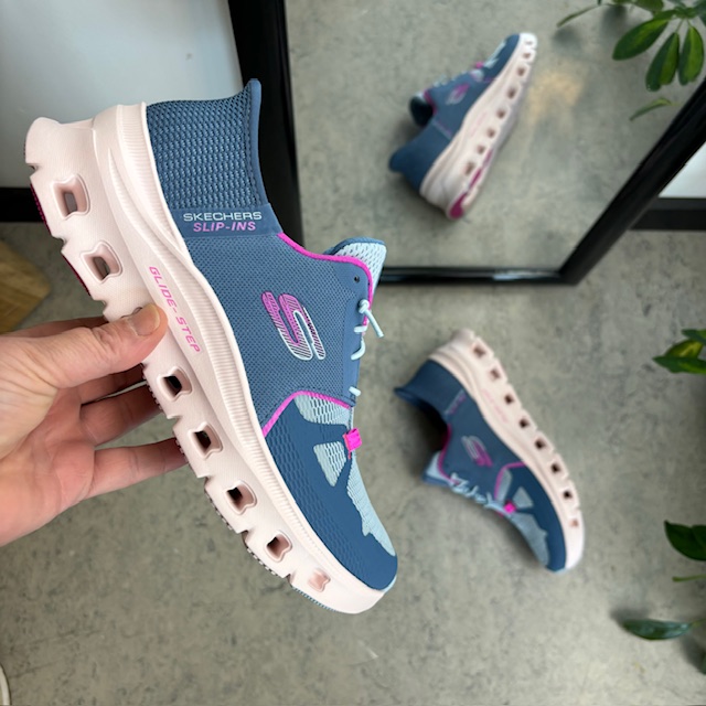 Skechers Step-In med elastisk snøring og fantastisk støtdemping