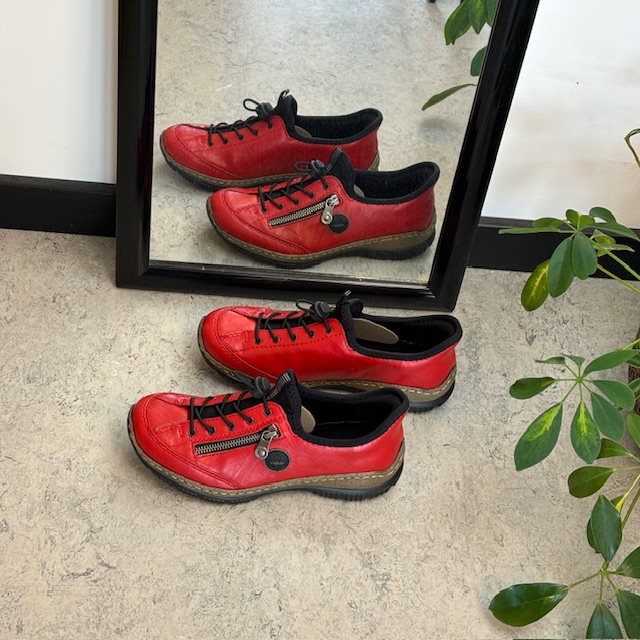 Rød slip-in sko fra Rieker