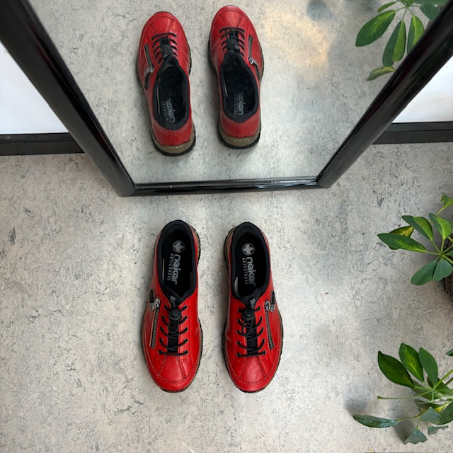 Rød slip-in sko fra Rieker